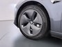 Tesla Model 3 Long Range AWD 75kWh Trekhaak Warmtepomp Lmv 18" AutoPilot Leder Pano-Dak Adaptive-Cruise Camera's Elektr.-Stuur+Stoelen+Spiegels+Geheugen+Easy-Entry+Verwarmde stoelen Park assistent Pdc WIFI Lane-Assist Navi LED DAB Voorverwarmen interieur Keyless One-Pedal-Drive 4WD 1.000kg Trekvermogen Origineel Nederlandse Auto Fabrieksgarantie op Accu en Motor tot 25-09-2028/192.00km