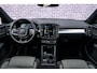 Volvo XC40 1.5 T4 Recharge R-Design | Plug-in Hybrid (PHEV) | Panoramadak | Trekhaak | Adaptieve Cruise Control | Parkeer Camera | Dode Hoek Detectie | Stoel en Stuurverwarming