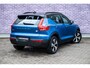 Volvo XC40 1.5 T4 Recharge R-Design | Plug-in Hybrid (PHEV) | Panoramadak | Trekhaak | Adaptieve Cruise Control | Parkeer Camera | Dode Hoek Detectie | Stoel en Stuurverwarming