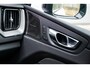 Volvo XC60 Plug-in Hybrid T6 AWD Plus Dark | Long Range | Harman Kardon audio | 360 graden camera | Stoel- en stuurverwarming | Adaptive cruise control | Voorruitverwarming | Dode hoek detectie BLIS | Actieve LED koplampen | Verwarmbare achterbank | Getint glas |