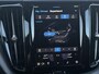 Volvo XC60 Plug-in Hybrid T6 AWD Plus Dark | Long Range | Harman Kardon audio | 360 graden camera | Stoel- en stuurverwarming | Adaptive cruise control | Voorruitverwarming | Dode hoek detectie BLIS | Actieve LED koplampen | Verwarmbare achterbank | Getint glas |