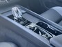 Volvo XC60 Plug-in Hybrid T6 AWD Plus Dark | Long Range | Harman Kardon audio | 360 graden camera | Stoel- en stuurverwarming | Adaptive cruise control | Voorruitverwarming | Dode hoek detectie BLIS | Actieve LED koplampen | Verwarmbare achterbank | Getint glas |