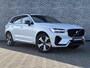 Volvo XC60 Plug-in Hybrid T6 AWD Plus Dark | Long Range | Harman Kardon audio | 360 graden camera | Stoel- en stuurverwarming | Adaptive cruise control | Voorruitverwarming | Dode hoek detectie BLIS | Actieve LED koplampen | Verwarmbare achterbank | Getint glas |