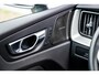 Volvo XC60 Plug-in Hybrid T6 AWD Plus Dark | Long Range | Harman Kardon audio | 360 graden camera | Stoel- en stuurverwarming | Adaptive cruise control | Voorruitverwarming | Dode hoek detectie BLIS | Actieve LED koplampen | Verwarmbare achterbank | Getint glas |