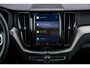 Volvo XC60 Plug-in Hybrid T6 AWD Plus Dark | Long Range | Harman Kardon audio | 360 graden camera | Stoel- en stuurverwarming | Adaptive cruise control | Voorruitverwarming | Dode hoek detectie BLIS | Actieve LED koplampen | Verwarmbare achterbank | Getint glas |
