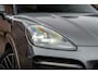 Porsche Cayenne Coupé 3.0 E-Hybrid Platinum Edition Sport Design Luchtvering Pano Soft Black Optic Close 22''