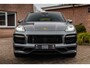 Porsche Cayenne Coupé 3.0 E-Hybrid Platinum Edition Sport Design Luchtvering Pano Soft Black Optic Close 22''