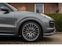 Porsche Cayenne Coupé 3.0 E-Hybrid Platinum Edition Sport Design Luchtvering Pano Soft Black Optic Close 22''