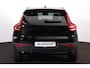 Volvo XC40 B3 Plus Black Edition - IntelliSafe Assist & Surround - 360º Camera - Harman/Kardon audio - Verwarmde voorstoelen & stuur - Parkeersensoren voor & achter - Elektr. bedienb. voorstoelen met geheugen links - Draadloze tel. lader - Extra getint glas - 20' LMV