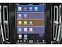 Volvo XC40 B3 Plus Black Edition - IntelliSafe Assist & Surround - 360º Camera - Harman/Kardon audio - Verwarmde voorstoelen & stuur - Parkeersensoren voor & achter - Elektr. bedienb. voorstoelen met geheugen links - Draadloze tel. lader - Extra getint glas - 20' LMV
