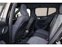 Volvo XC40 B3 Plus Black Edition - IntelliSafe Assist & Surround - 360º Camera - Harman/Kardon audio - Verwarmde voorstoelen & stuur - Parkeersensoren voor & achter - Elektr. bedienb. voorstoelen met geheugen links - Draadloze tel. lader - Extra getint glas - 20' LMV