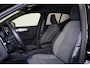 Volvo XC40 B3 Plus Black Edition - IntelliSafe Assist & Surround - 360º Camera - Harman/Kardon audio - Verwarmde voorstoelen & stuur - Parkeersensoren voor & achter - Elektr. bedienb. voorstoelen met geheugen links - Draadloze tel. lader - Extra getint glas - 20' LMV