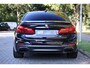 BMW 5-Serie M550i xDrive Executive M-Sport | Merino leder | 20" | Driving Assistent Plus | Comfort stoel met geheugen | Real-Time Traffic information | Zonnerolgordijnen achter | Stoelverwarming voor en achter | Etc.