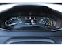 Peugeot e-2008 EV Active Pack 50 kWh | Incl. 12 maanden garantie | Cruise control | Rijstrook assistent | Climate control | Apple carplay/Andriod auto | DAB radio | Navigatie | Afneembare trekhaak