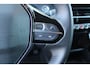 Peugeot e-2008 EV Active Pack 50 kWh | Incl. 12 maanden garantie | Cruise control | Rijstrook assistent | Climate control | Apple carplay/Andriod auto | DAB radio | Navigatie | Afneembare trekhaak