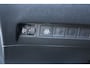 Peugeot e-2008 EV Active Pack 50 kWh | Incl. 12 maanden garantie | Cruise control | Rijstrook assistent | Climate control | Apple carplay/Andriod auto | DAB radio | Navigatie | Afneembare trekhaak