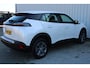 Peugeot e-2008 EV Active Pack 50 kWh | Incl. 12 maanden garantie | Cruise control | Rijstrook assistent | Climate control | Apple carplay/Andriod auto | DAB radio | Navigatie | Afneembare trekhaak