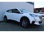 Peugeot e-2008 EV Active Pack 50 kWh | Incl. 12 maanden garantie | Cruise control | Rijstrook assistent | Climate control | Apple carplay/Andriod auto | DAB radio | Navigatie | Afneembare trekhaak