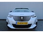 Peugeot e-2008 EV Active Pack 50 kWh | Incl. 12 maanden garantie | Cruise control | Rijstrook assistent | Climate control | Apple carplay/Andriod auto | DAB radio | Navigatie | Afneembare trekhaak