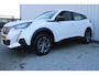 Peugeot e-2008 EV Active Pack 50 kWh | Incl. 12 maanden garantie | Cruise control | Rijstrook assistent | Climate control | Apple carplay/Andriod auto | DAB radio | Navigatie | Afneembare trekhaak
