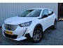 Peugeot e-2008 EV Active Pack 50 kWh | Incl. 12 maanden garantie | Cruise control | Rijstrook assistent | Climate control | Apple carplay/Andriod auto | DAB radio | Navigatie | Afneembare trekhaak