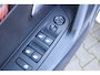 Peugeot e-2008 EV Active Pack 50 kWh | Incl. 12 maanden garantie | Cruise control | Rijstrook assistent | Climate control | Apple carplay/Andriod auto | DAB radio | Navigatie | Afneembare trekhaak