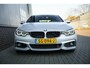 BMW 4-Serie Gran Coupe 430i 252 pk High Executive M-Sportpakket / Frozen-Grey/ Led-Koplamp/ Schuif-Dak/ Head-Up/ Harman&Kardon/ Stoelverw./  Groot-Navi 19''LMV