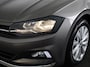 Volkswagen Polo 1.0 TSI Highline 95 PK | Navigatie | Parkeersensoren | Extra getint glas | ECC airco