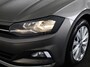 Volkswagen Polo 1.0 TSI Highline 95 PK | Navigatie | Parkeersensoren | Extra getint glas | ECC airco