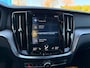 Volvo V60 2.0 T5 Momentum Pro / Pano / HUD / Trekhaak / Leder / Pilot assist
