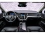 Volvo V60 2.0 B3 Essential Edition | Sport Pack | 19" Black Edition Velgen | Leder | Adaptieve Cruise Control | Stoelverwarming | Park Assist |