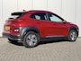 Hyundai Kona Electric EV Premium 64 kWh Automaat / NL auto / Accu SoH 100% / Batterijgarantie 8 jaar 160.000 km / Dealer onderhouden / WLTP 484 km / Warmtepomp / Leder / Navigatie / HUD / Krell audio / Stuur- en stoelverwarming / Stoelventilatie /