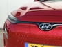 Hyundai Kona Electric EV Premium 64 kWh Automaat / NL auto / Accu SoH 100% / Batterijgarantie 8 jaar 160.000 km / Dealer onderhouden / WLTP 484 km / Warmtepomp / Leder / Navigatie / HUD / Krell audio / Stuur- en stoelverwarming / Stoelventilatie /