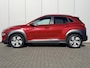 Hyundai Kona Electric EV Premium 64 kWh Automaat / NL auto / Accu SoH 100% / Batterijgarantie 8 jaar 160.000 km / Dealer onderhouden / WLTP 484 km / Warmtepomp / Leder / Navigatie / HUD / Krell audio / Stuur- en stoelverwarming / Stoelventilatie /