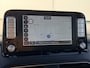 Hyundai Kona Electric EV Premium 64 kWh Automaat / NL auto / Accu SoH 100% / Batterijgarantie 8 jaar 160.000 km / Dealer onderhouden / WLTP 484 km / Warmtepomp / Leder / Navigatie / HUD / Krell audio / Stuur- en stoelverwarming / Stoelventilatie /