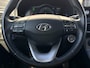 Hyundai Kona Electric EV Premium 64 kWh Automaat / NL auto / Accu SoH 100% / Batterijgarantie 8 jaar 160.000 km / Dealer onderhouden / WLTP 484 km / Warmtepomp / Leder / Navigatie / HUD / Krell audio / Stuur- en stoelverwarming / Stoelventilatie /