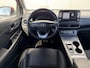 Hyundai Kona Electric EV Premium 64 kWh Automaat / NL auto / Accu SoH 100% / Batterijgarantie 8 jaar 160.000 km / Dealer onderhouden / WLTP 484 km / Warmtepomp / Leder / Navigatie / HUD / Krell audio / Stuur- en stoelverwarming / Stoelventilatie /
