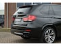 BMW X5 M50d 381pk grijs kenteken Pano HUD H/K Trekh 20inch