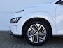 Hyundai Kona Electric EV Comfort 64 kWh / Navi in Apple Carplay/Android Auto / Airco (automatisch) / Cruise control adaptief met Stop&Go / Soh 100 % /