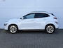 Hyundai Kona Electric EV Comfort 64 kWh / Navi in Apple Carplay/Android Auto / Airco (automatisch) / Cruise control adaptief met Stop&Go / Soh 100 % /
