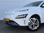 Hyundai Kona Electric EV Comfort 64 kWh / Navi in Apple Carplay/Android Auto / Airco (automatisch) / Cruise control adaptief met Stop&Go / Soh 100 % /