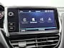 Peugeot 208 Allure 82pk | Navigatie | Achteruitrijcamera | Climate Control | Cruise Control | Parkeersensoren | Bluetooth | Apple CarPlay / Android Auto | Armsteun | Elektrisch inklapbare spiegels | Automatisch dimlicht | Regensensor | Multifunctioneel stuurwiel | Donker getint glas | 16" lichtmetalen velgen |