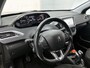 Peugeot 208 Allure 82pk | Navigatie | Achteruitrijcamera | Climate Control | Cruise Control | Parkeersensoren | Bluetooth | Apple CarPlay / Android Auto | Armsteun | Elektrisch inklapbare spiegels | Automatisch dimlicht | Regensensor | Multifunctioneel stuurwiel | Donker getint glas | 16" lichtmetalen velgen |