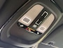 Volvo V60 2.0 T8 Plug-in hybrid AWD Ultra Dark | Custom uitlaat systeem | Bowers & Wilkins | Zwarte hemel | Massage | Stoel ventilatie + Verwarming | Panorama Schuifdak | HUD | Adaptieve Cruise | BLIS | 360° Camera |Polestar optimized