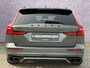 Volvo V60 2.0 T8 Plug-in hybrid AWD Ultra Dark | Custom uitlaat systeem | Bowers & Wilkins | Zwarte hemel | Massage | Stoel ventilatie + Verwarming | Panorama Schuifdak | HUD | Adaptieve Cruise | BLIS | 360° Camera |Polestar optimized