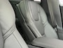Volvo V60 2.0 T8 Plug-in hybrid AWD Ultra Dark | Custom uitlaat systeem | Bowers & Wilkins | Zwarte hemel | Massage | Stoel ventilatie + Verwarming | Panorama Schuifdak | HUD | Adaptieve Cruise | BLIS | 360° Camera  |Polestar optimized