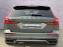 Volvo V60 2.0 T8 Plug-in hybrid AWD Ultra Dark | Custom uitlaat systeem | Bowers & Wilkins | Zwarte hemel | Massage | Stoel ventilatie + Verwarming | Panorama Schuifdak | HUD | Adaptieve Cruise | BLIS | 360° Camera  |Polestar optimized