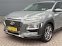 Hyundai Kona 1.6 GDI HEV Premium / Eerste Eigenaar / Dealer Onderhouden / Trekhaak / 1300 KG Trekgewicht / Stoel Verwarming+Verkoeling / Head-Up Display / Elektrische Stoelen / Lederen Bekleding / Adaptive Cruise / Apple Carplay&Android Auto