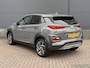 Hyundai Kona 1.6 GDI HEV Premium / Eerste Eigenaar / Dealer Onderhouden / Trekhaak / 1300 KG Trekgewicht / Stoel Verwarming+Verkoeling / Head-Up Display / Elektrische Stoelen / Lederen Bekleding / Adaptive Cruise / Apple Carplay&Android Auto