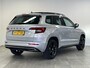 Skoda Karoq 1.5 TSI ACT Sportline Business NL-auto | 1e Eig. | Winterpakket | Panoramadak | El. Achterklep | Adaptive Cruise | Camera